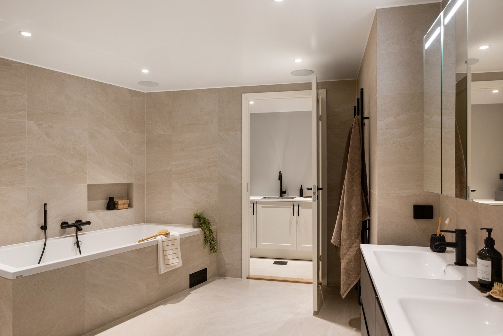 Behagelig varme i gulv - et rom for velvære og hverdagsluksus. Galleribilde