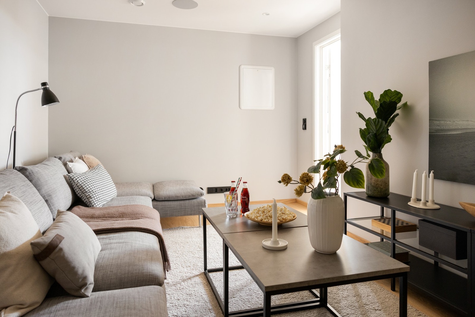 Stue/TV-stue/ soverom med egen inngang. Galleribilde