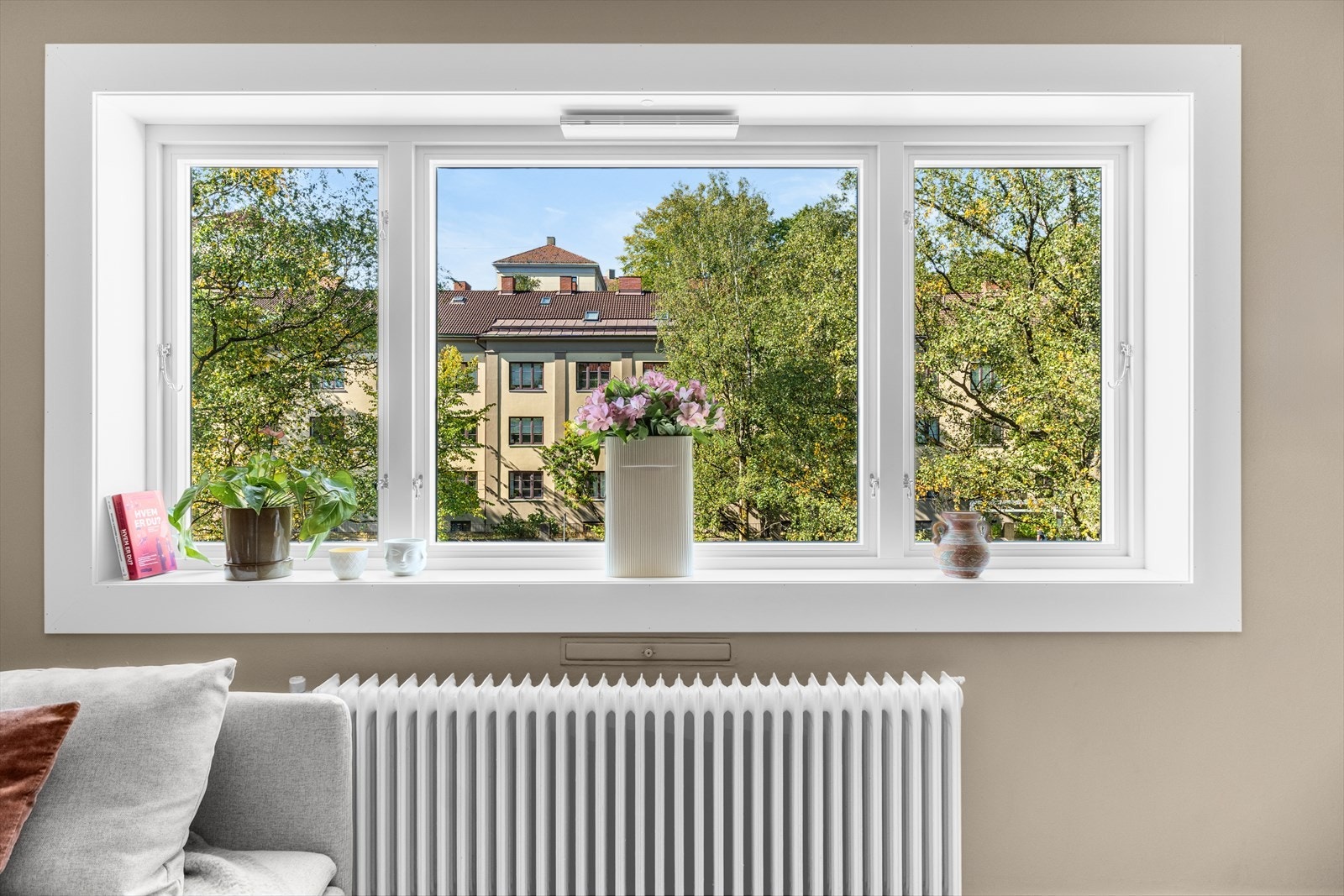 Fyring, varmtvann og kabel-TV/bredbånd er inkludert i felleskostnader. Galleribilde