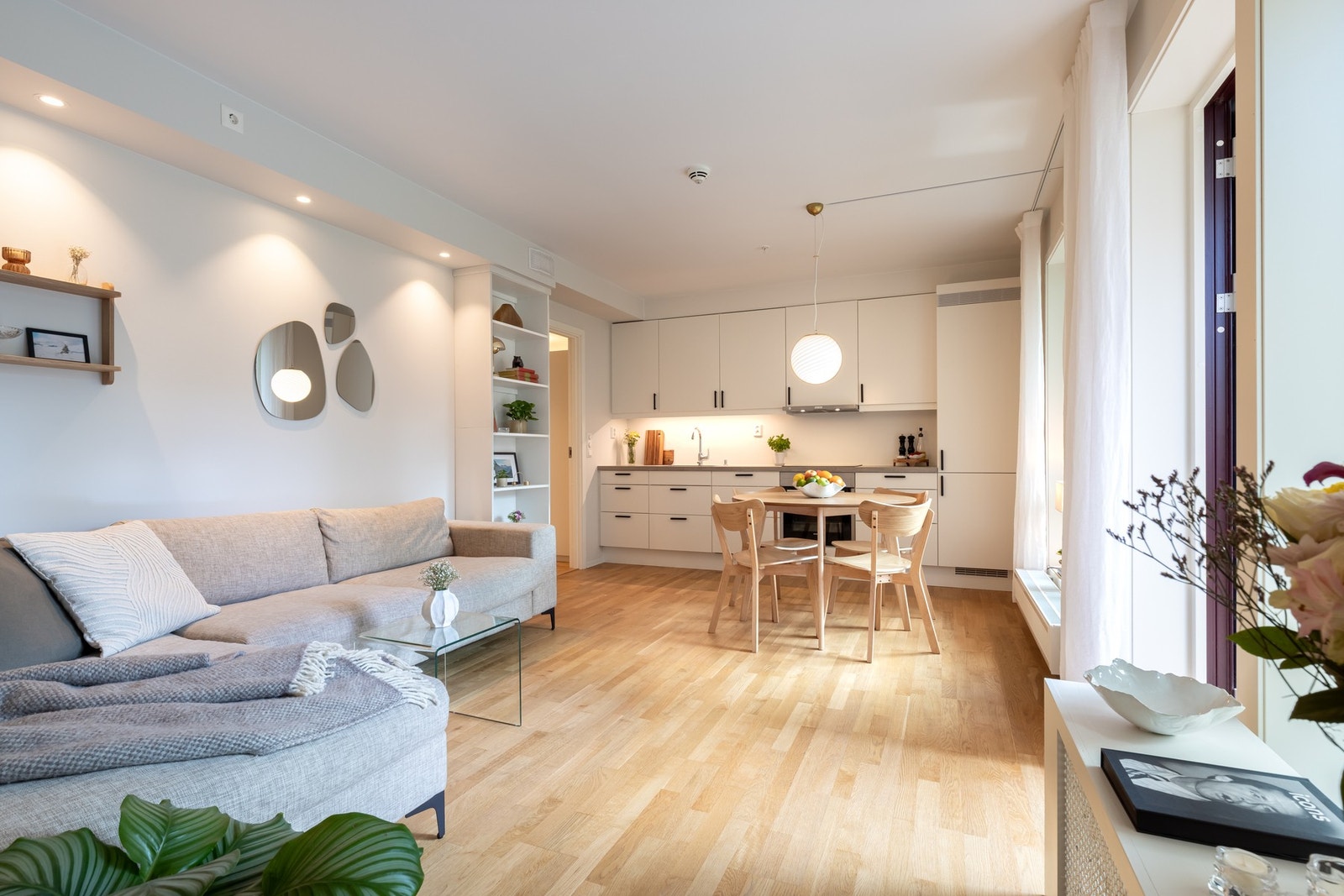 Her vil du trives! Til info er både fyring og varmtvann (a-konto), samt TV/internett inkludert i felleskostnadene. Galleribilde