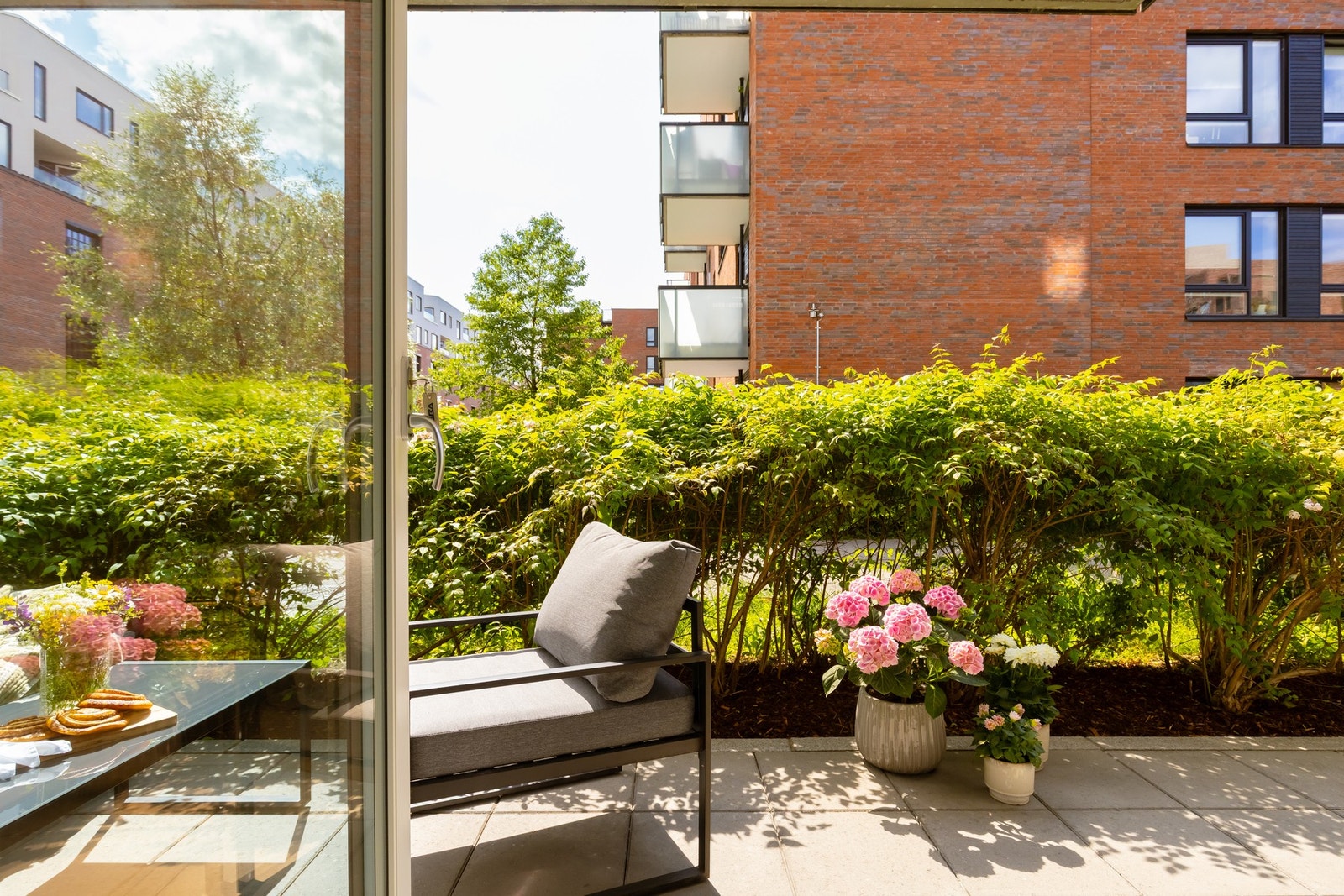 Her får du gleden av en hyggelig markterrasse på ca. 13 kvm. Galleribilde