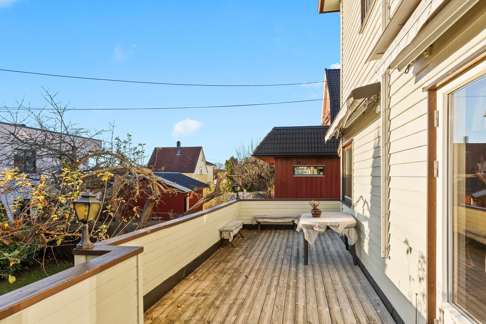 Dessuten er det montert terrassemarkiser Galleribilde