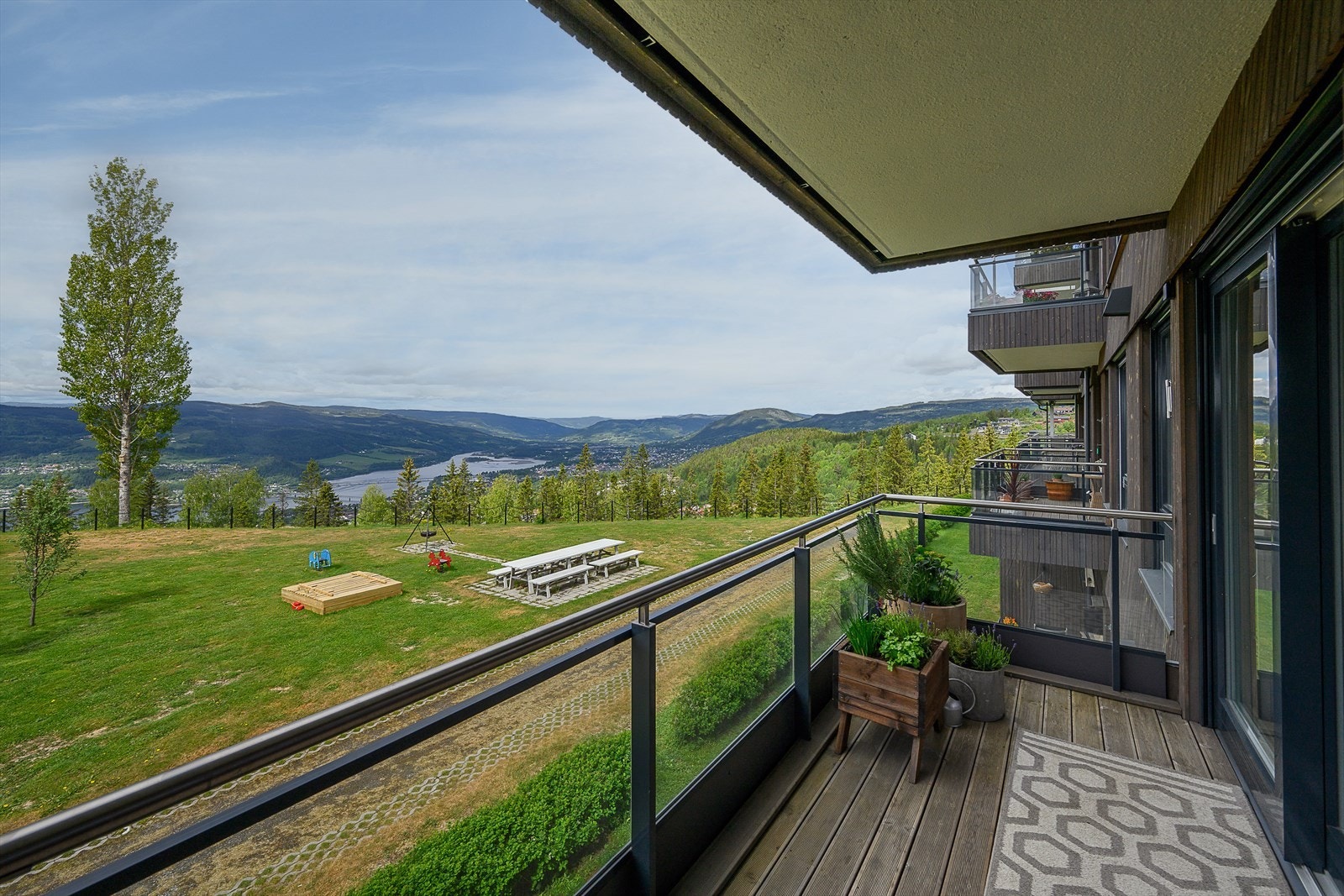 Terrassen er på ca. 11 m2. Galleribilde