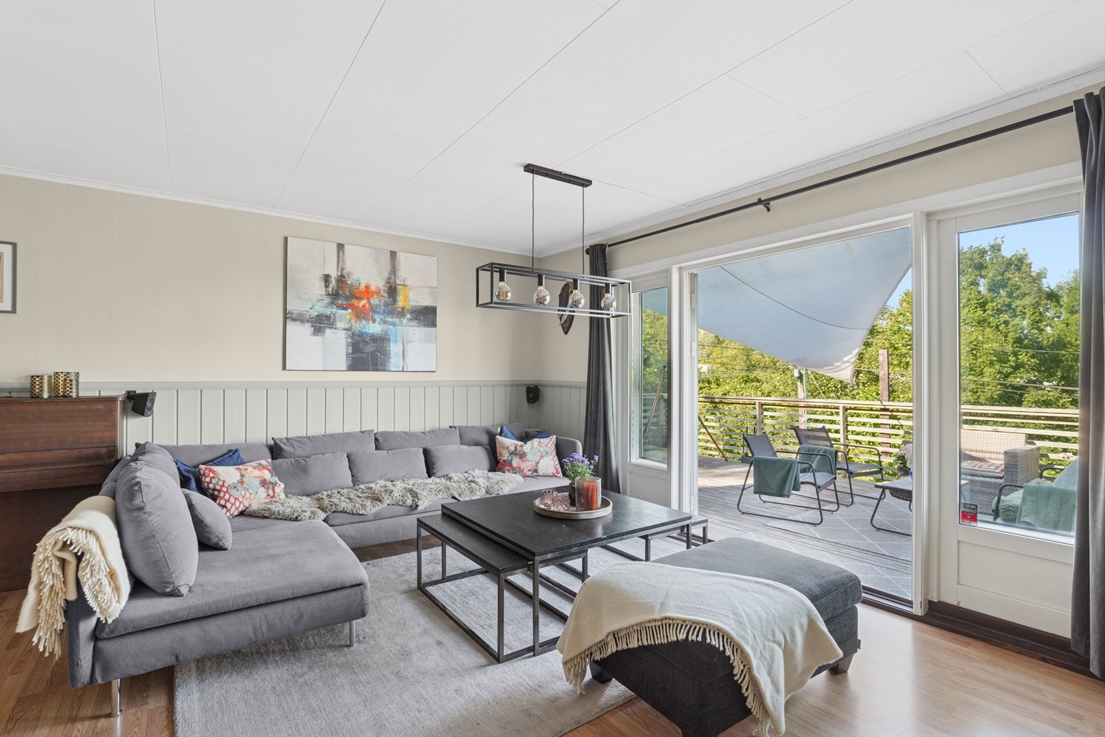 Gode vindusflater sørger for at rommet får godt med naturlig lys. Galleribilde