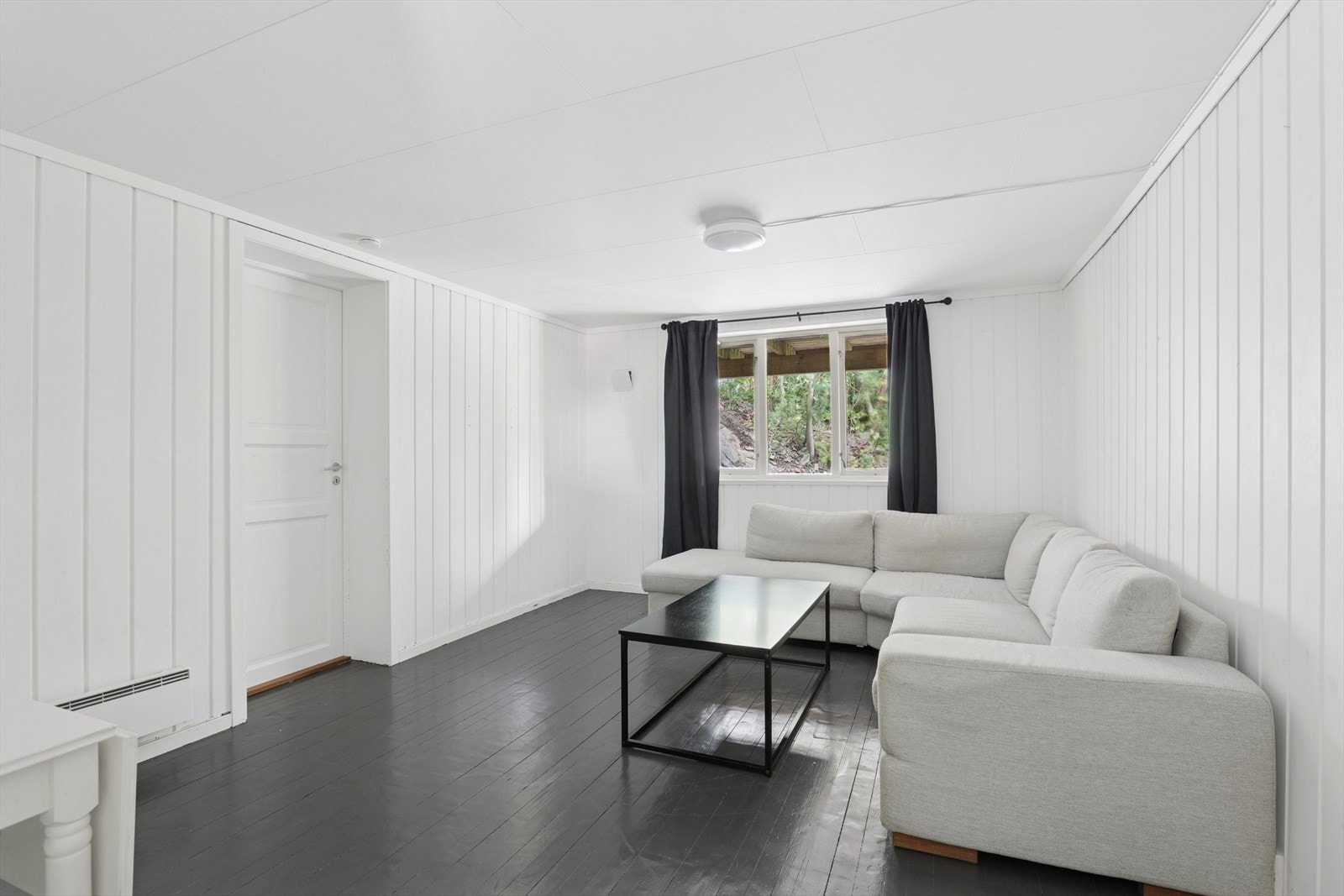 Stue i utleiedel. NB! Ikke omsøkt og godkjent til dagens bruk. Galleribilde