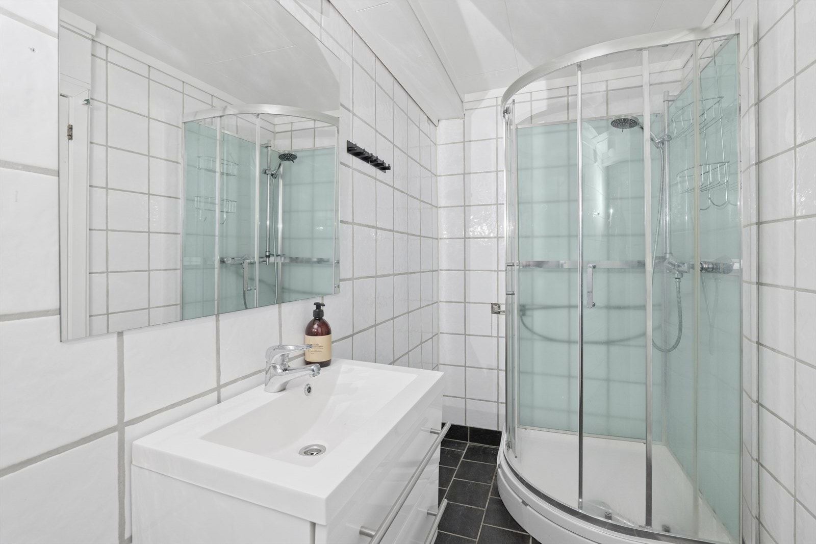 Bad i utleiedel. NB! Ikke omsøkt og godkjent til dagens bruk. Galleribilde