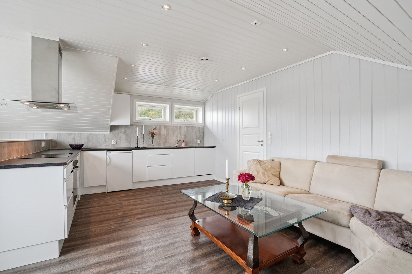 Stilrent og pent kjøkken. Galleribilde