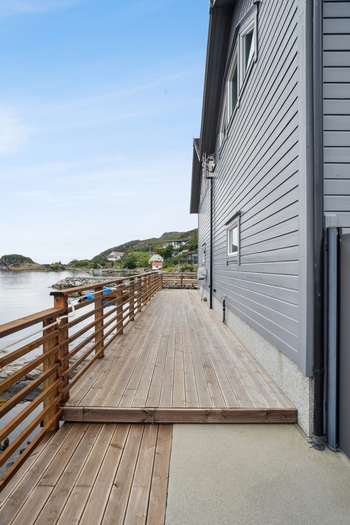 Terrasse på fremsiden av rorbuene. Galleribilde