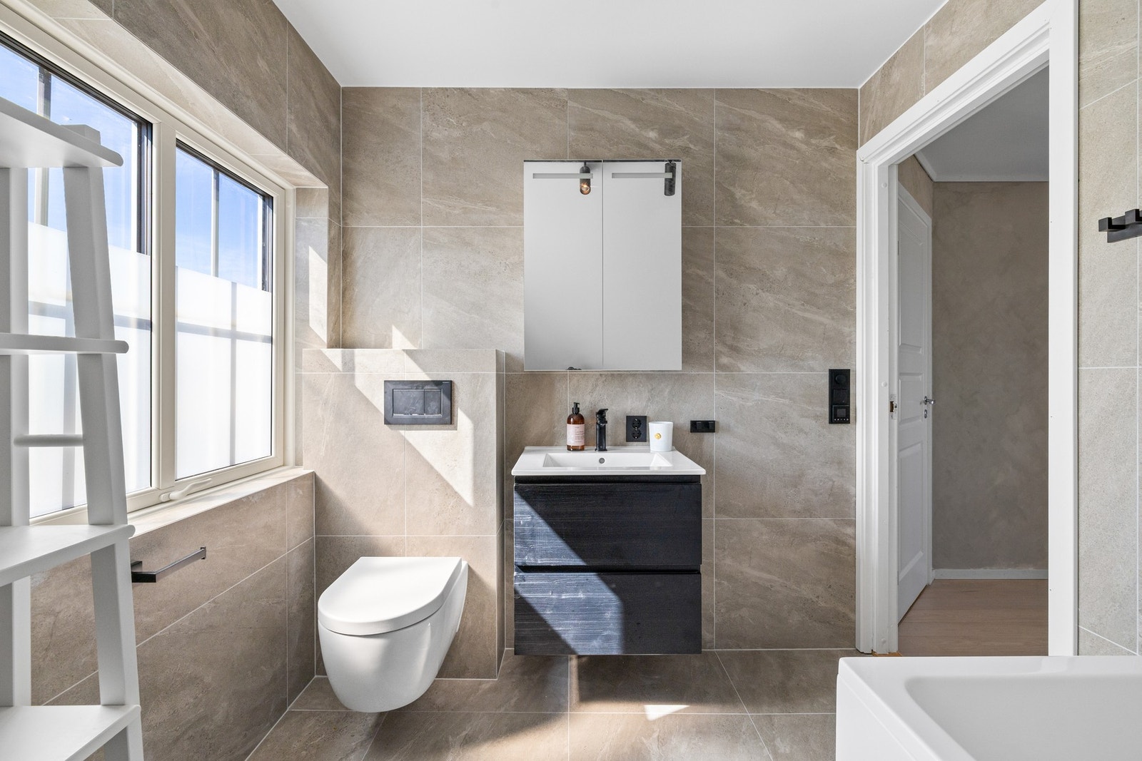 Stilrent baderom, renovert i 2025 Galleribilde