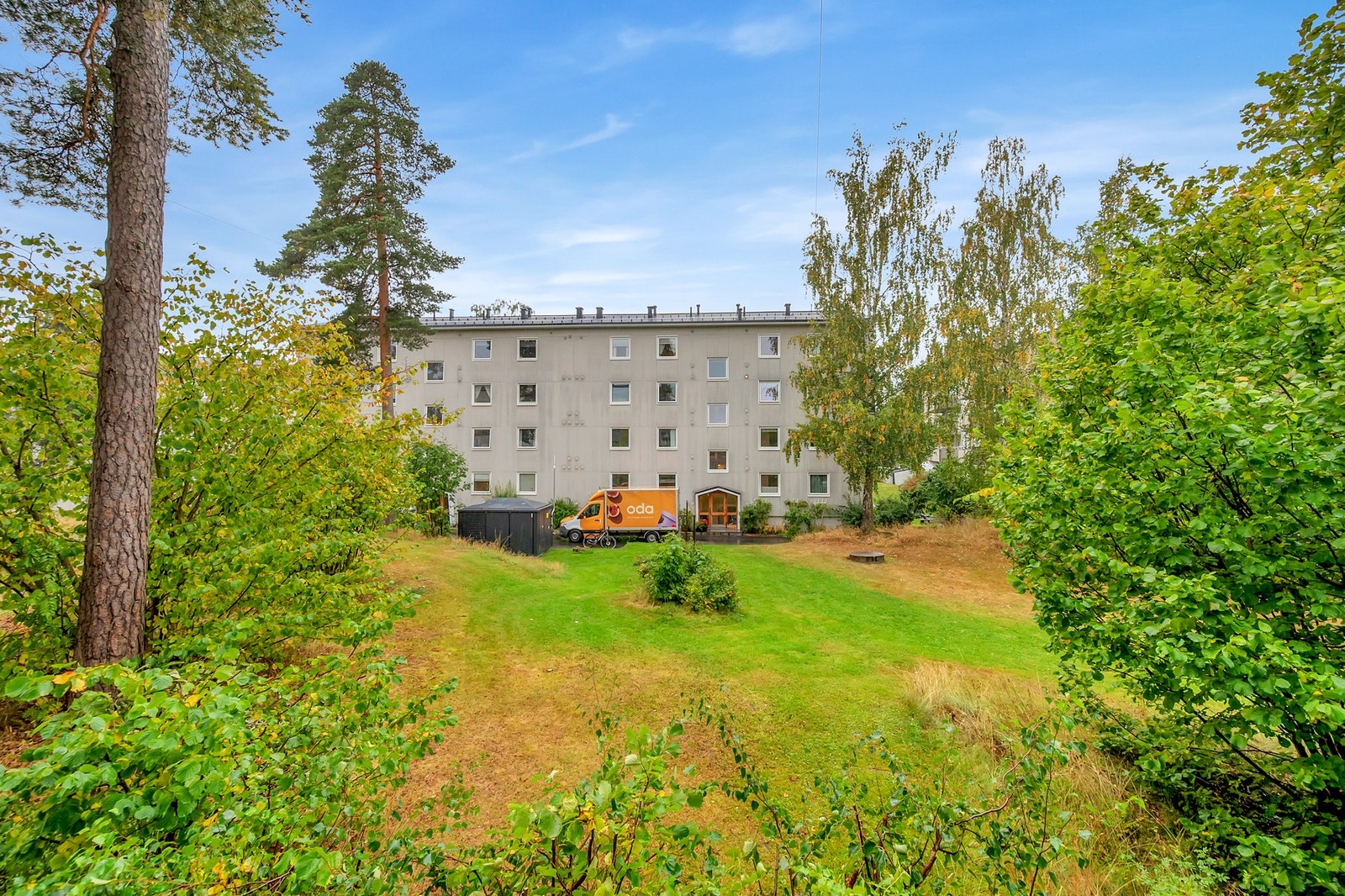 Adkomst gjøres via felles trappegang med callinganlegg. Galleribilde