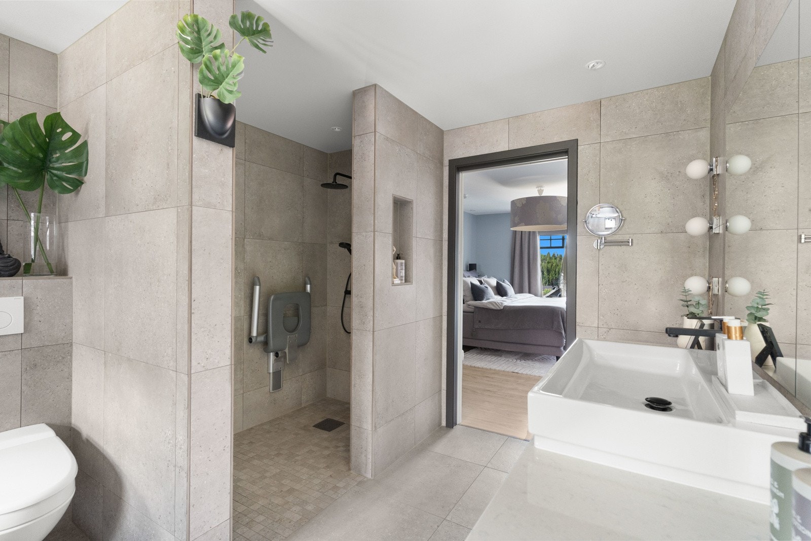 Rålekkert baderom en-suite til hovedsoverommet, med stor og romslig dusj. Nedfelbart sete i dusjen. Galleribilde