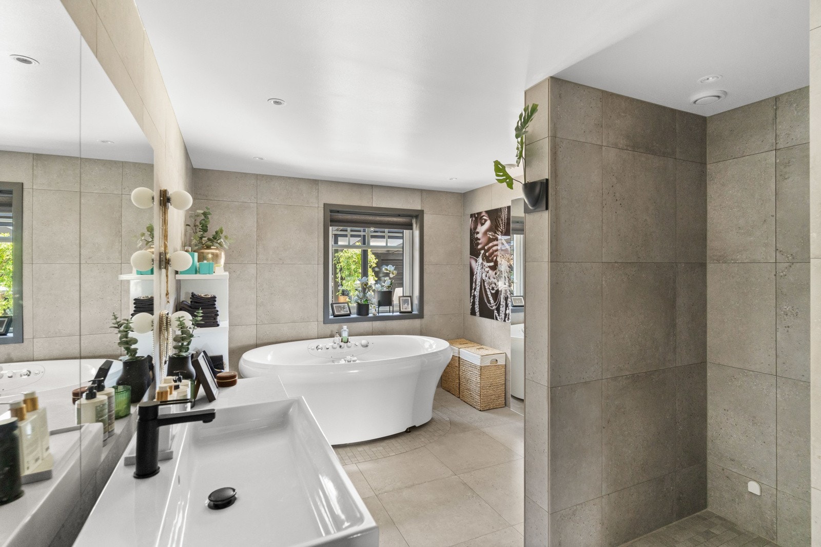 Badet har også et lekkert og delikat spabad fra Hurricane - det eneste som ikke trenger kjemikalier for renhold. Galleribilde