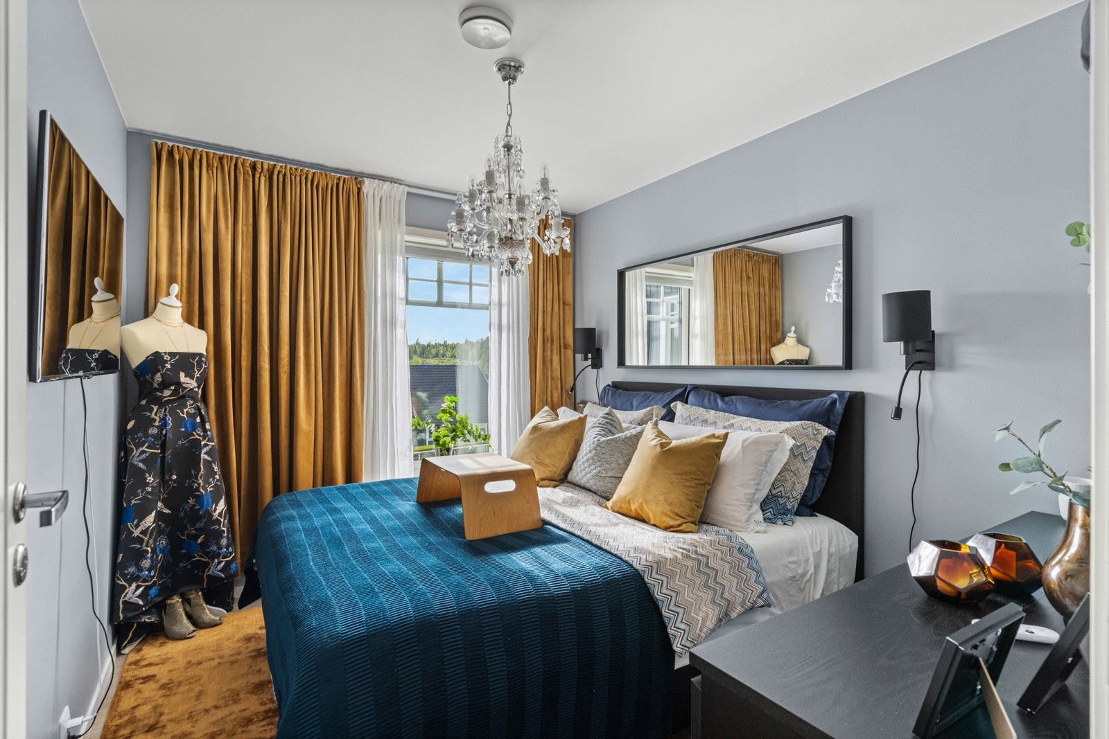 Soverom 2 i 2.etasje med plass til dobbeltseng og øvrige møbler. Galleribilde