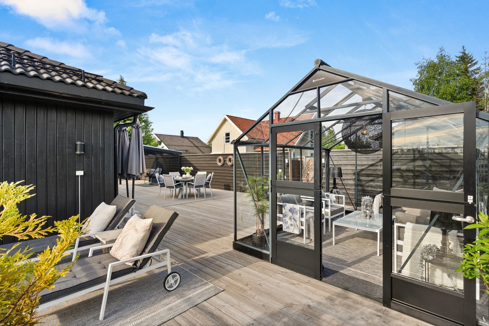 Glasshuset kan brukes som et ekstra uterom. Galleribilde