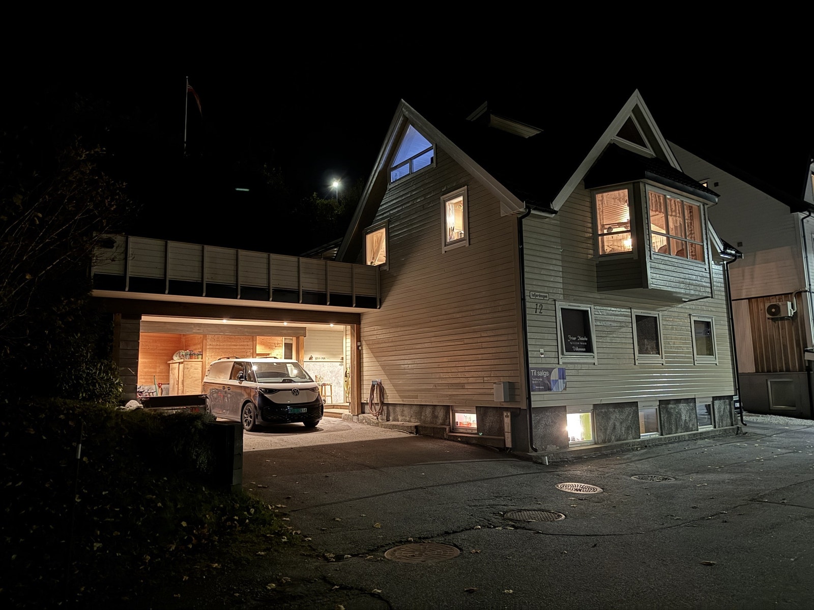 Velkommen til Isfjordsvegen 12! Presentert av Tore Magerøy i Møremegling. Foto: Selger Galleribilde
