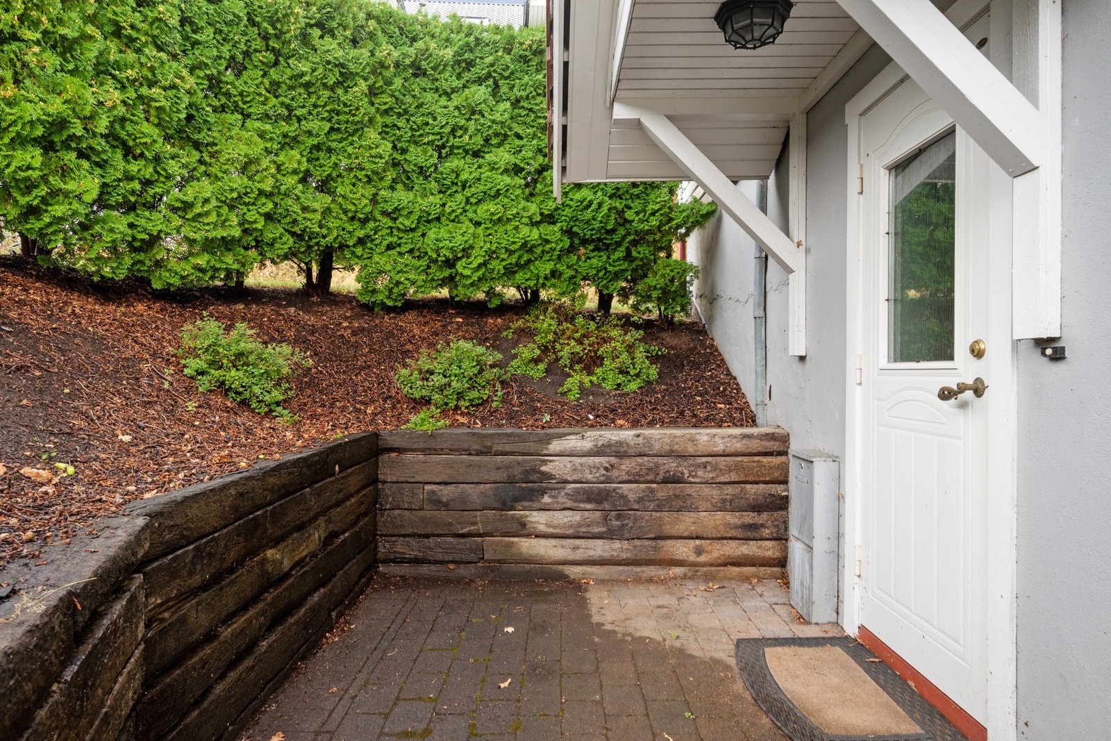 Med egen inngang i underetasjen er det en lys og pen utleiedel på ca. 55 kvm. Galleribilde