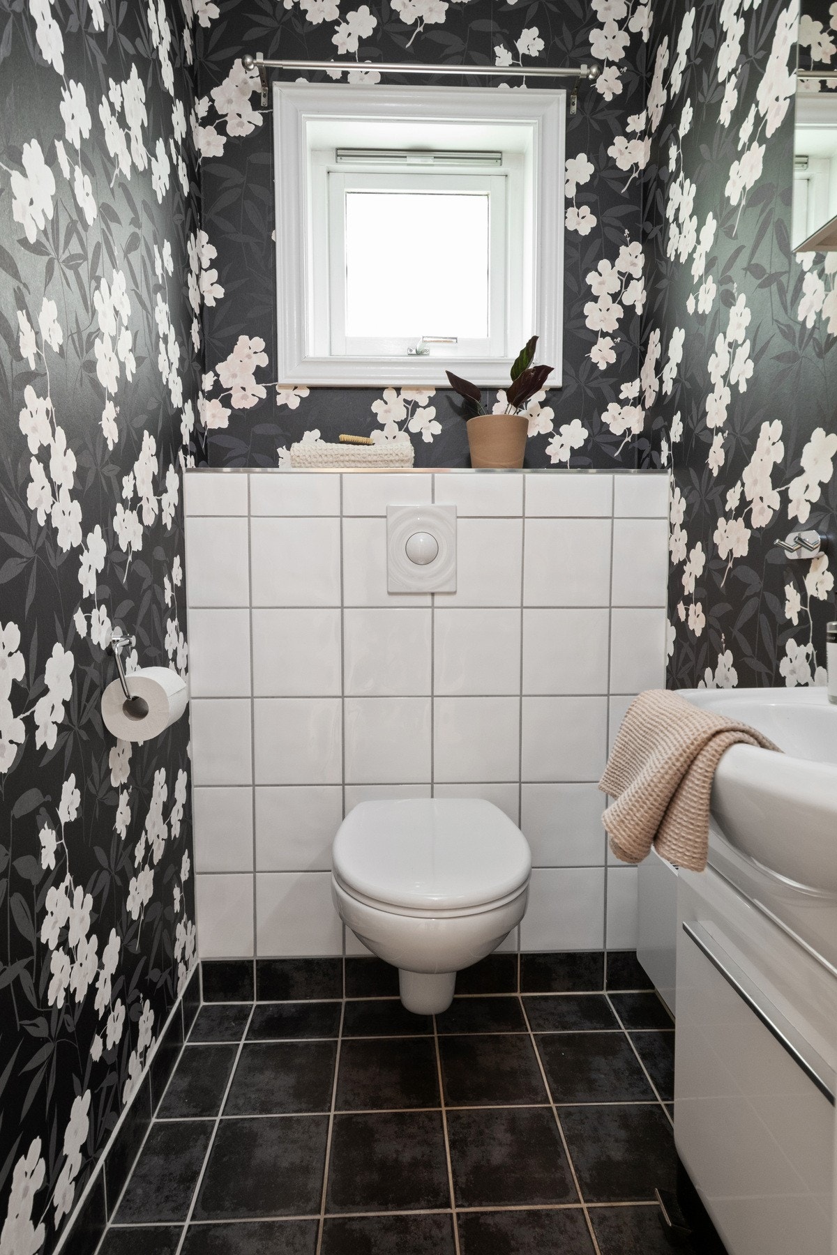 I første etasje ligger det et pent, separat wc-rom Galleribilde