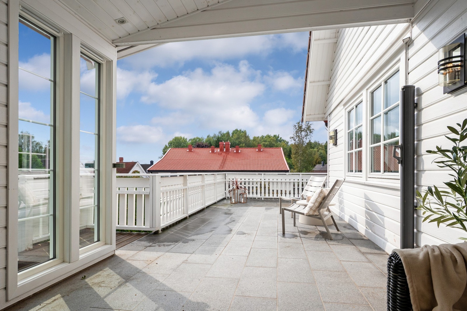 Den overbygde delen er på ca. 11 kvm, og sørger for utetid selv i litt ruskevær. Galleribilde