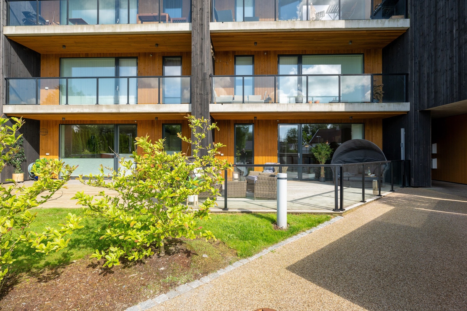 Det er lite gjennomgangstrafikk forbi terrassen. Galleribilde