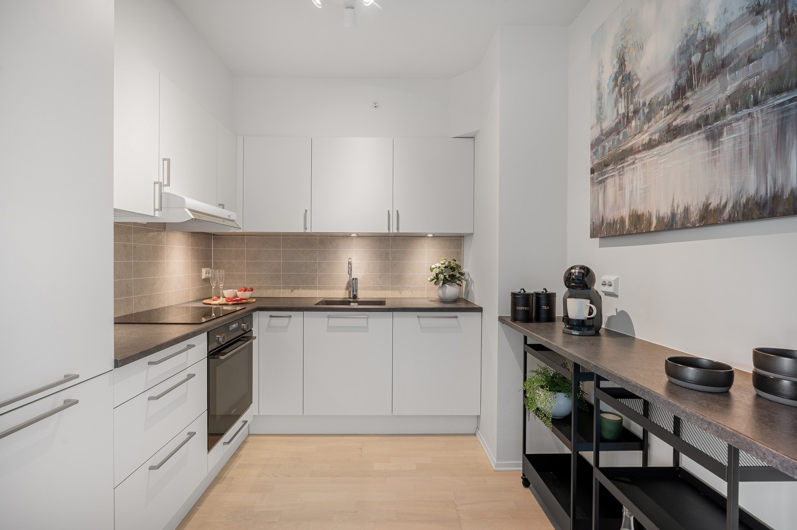 Alle hvitevarene er integrerte og medfølger i handelen. Galleribilde