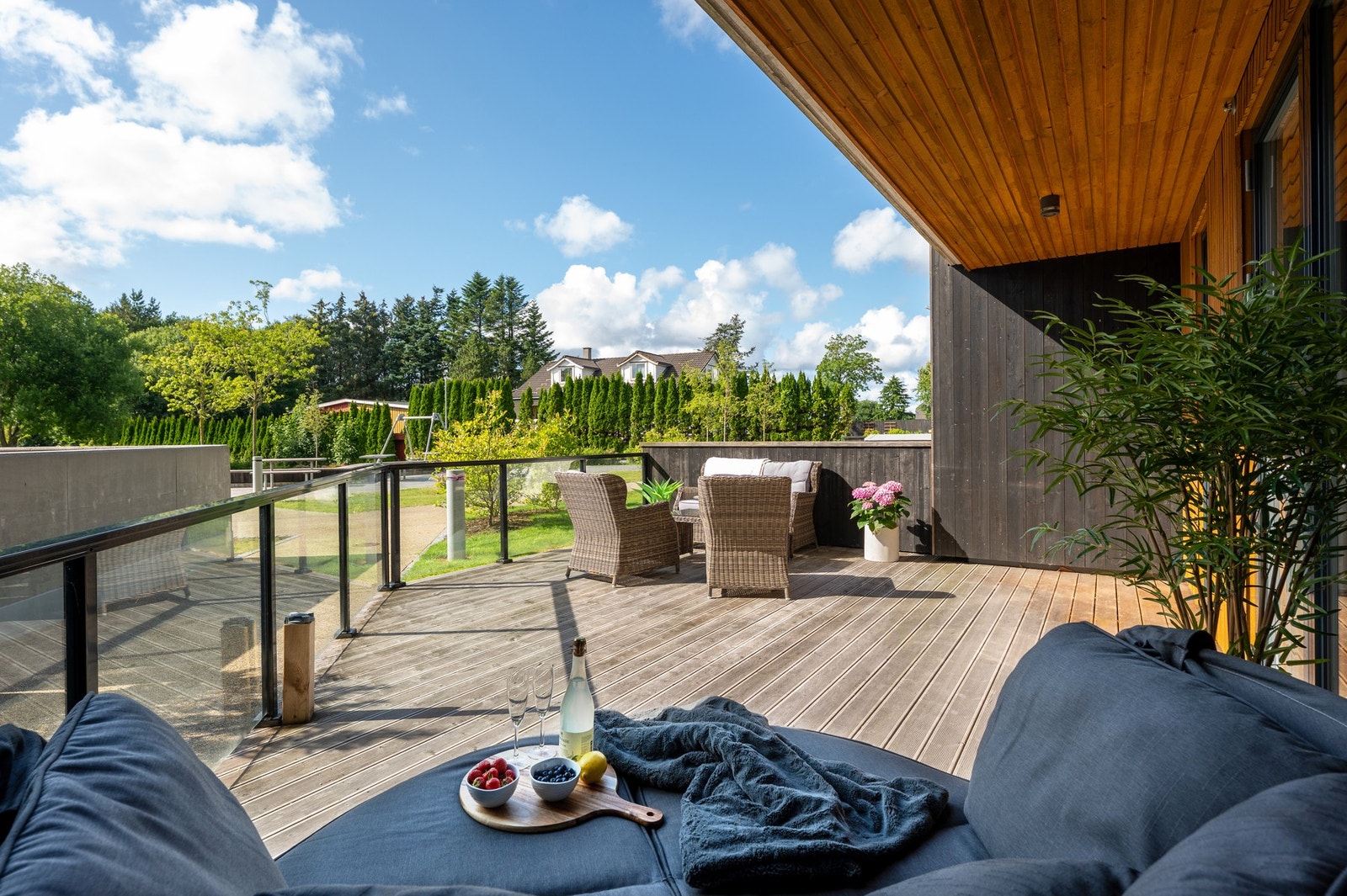 Leiligheten har en stor terrasse på 28 kvm med kveldssol. Galleribilde