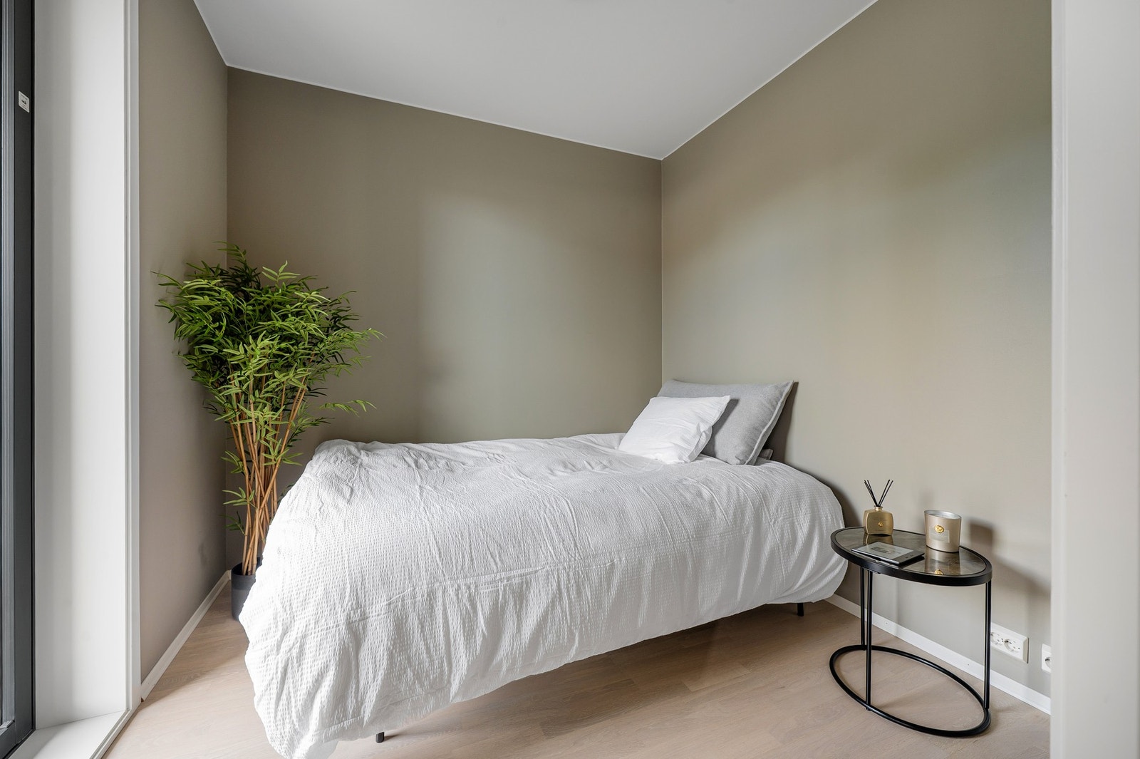 Soverom 2. Kan også benyttes som en ekstra TV-stue, gjesterom eller lignende - alt etter behov. Galleribilde