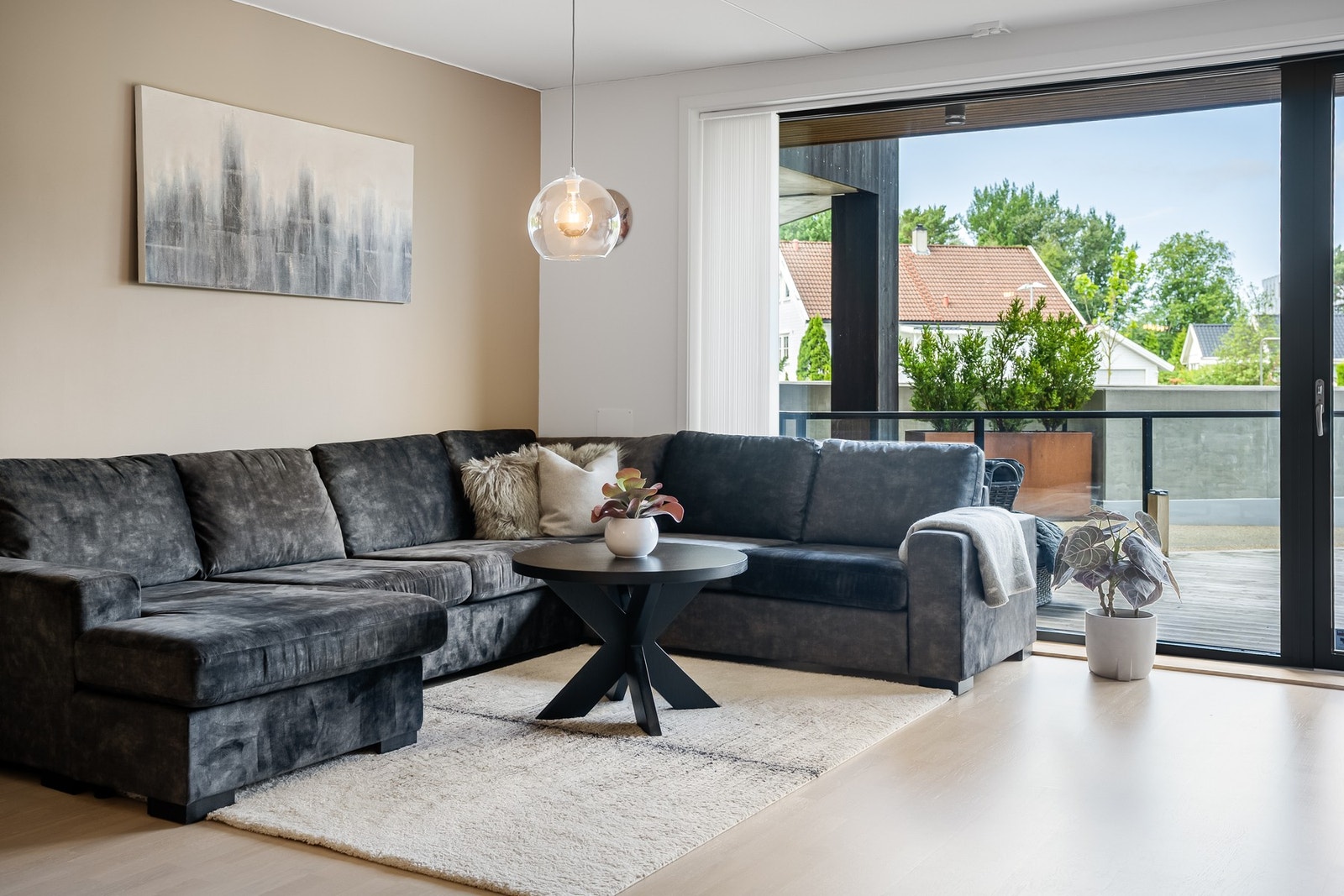 Lyst og luftig, samtidig som de lune fargevalgene skaper en hjemmekoselig atmosfære. Galleribilde