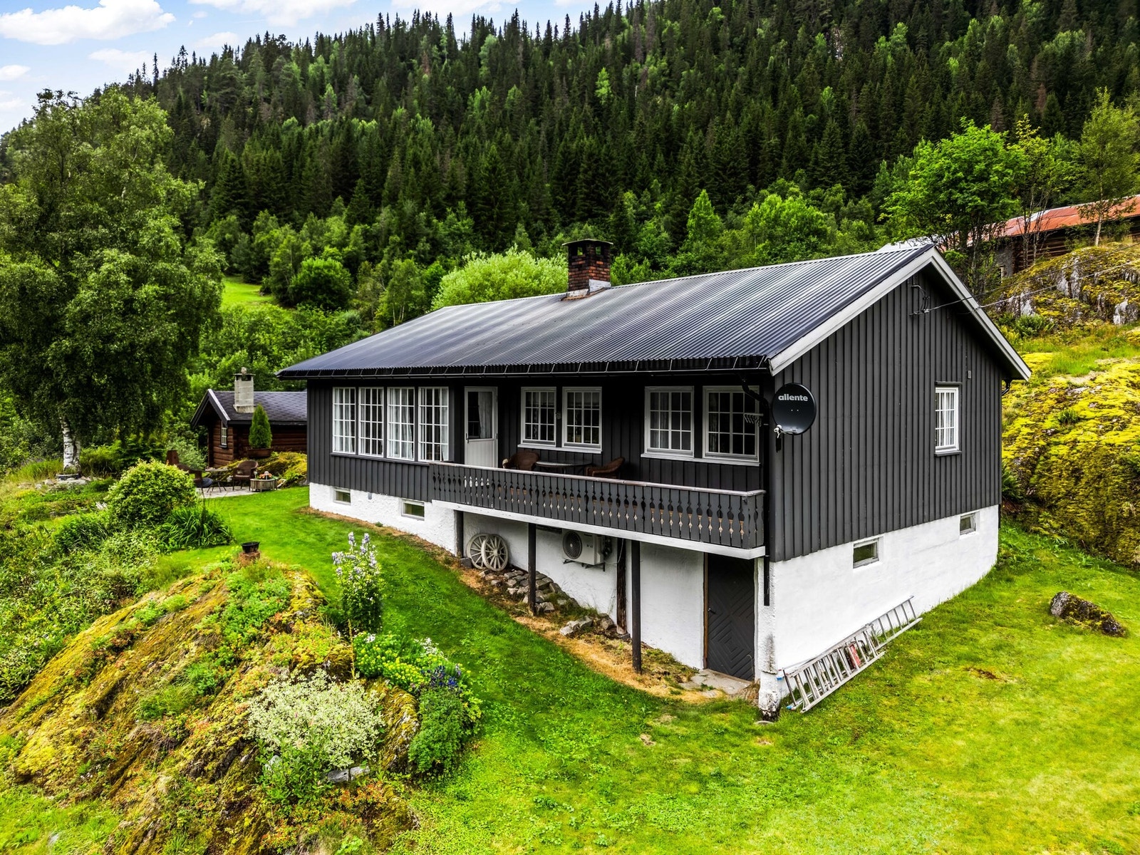 Frida Henriksveen v/Lokalmegleren & Partners har gleden av å presentere Dyrlandsvegen 13! Galleribilde