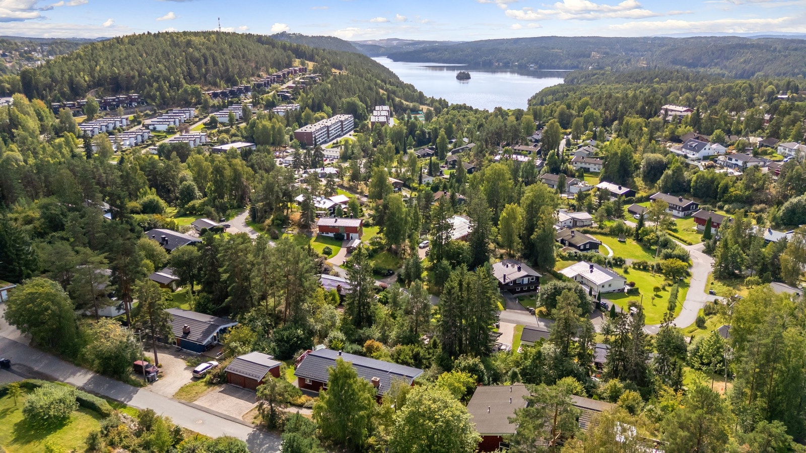 Dette er en flott enebolig med moderniseringsbehov i et populært og etterspurt boligområde på Kolbotn. Galleribilde