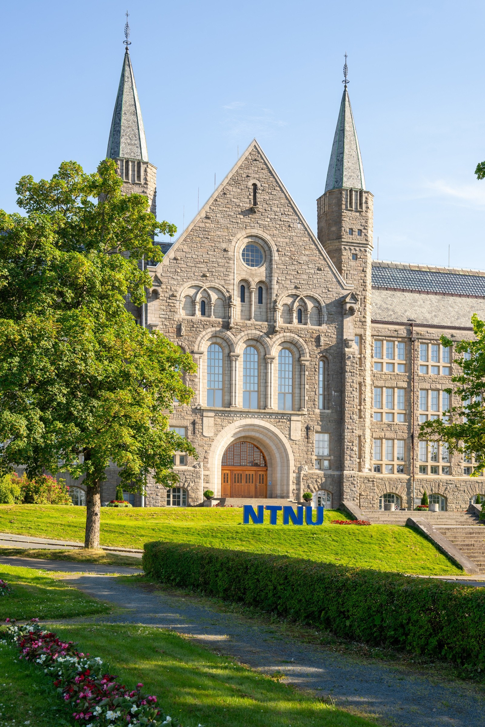 NTNU Gløshaugen kun en kjapp sykkeltur unna. Galleribilde