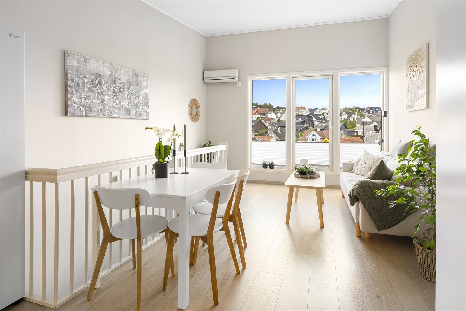 - God plass til spisebord og sittegruppe - Galleribilde