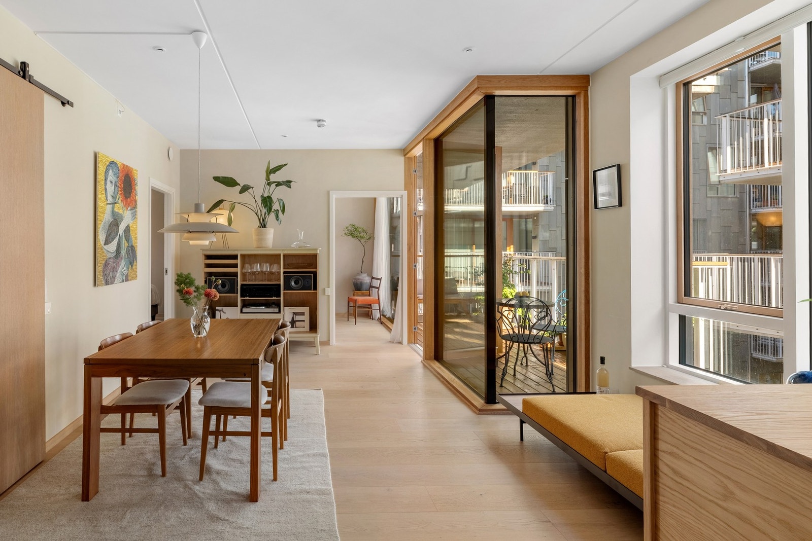 Gulvoverflater består av lekker 1-stavs eikeparkett. Galleribilde