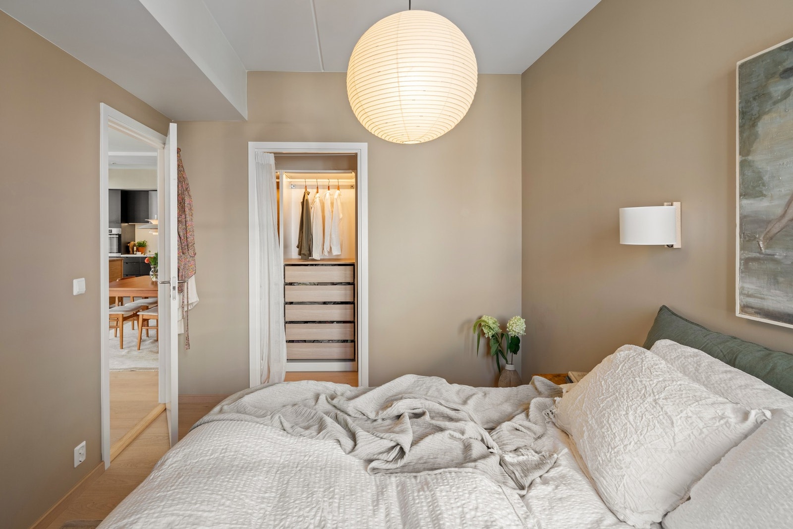 Hovedsoverommet har walk-in closet Galleribilde