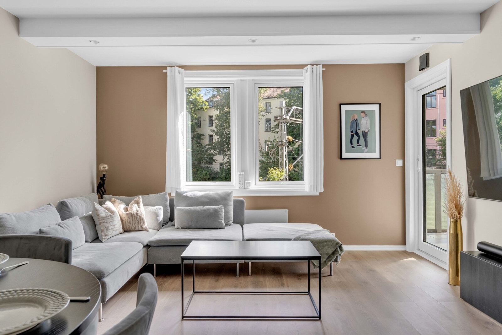 Vinduer fra 2024. Innedører byttet ut i 2018. Galleribilde