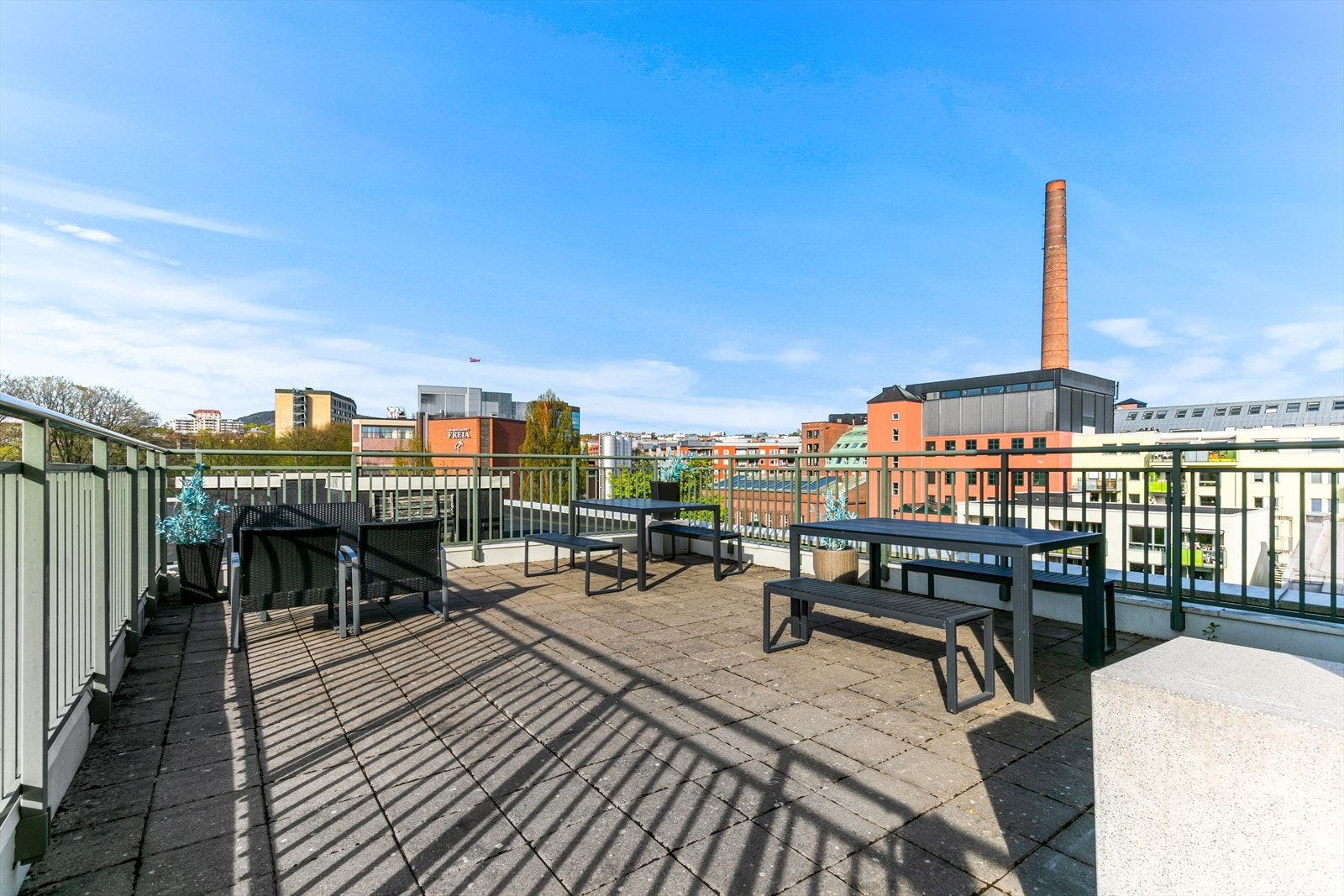 Man har også tilgang på en stor takterrasse med flott utsyn over Oslo. Galleribilde
