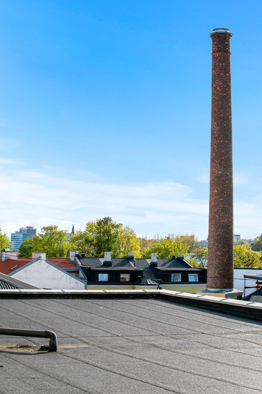 Ikonisk teglsteinspipe og landemerke,
i Teglverksgata. Galleribilde