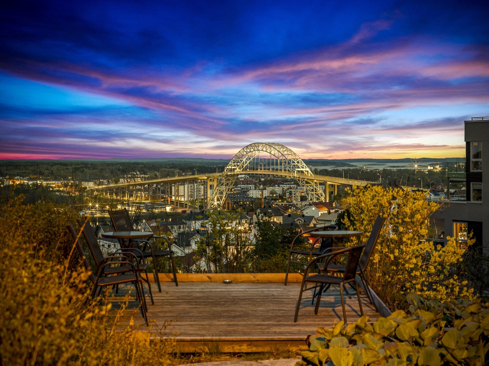 På utsiktspunktet foran hovedinngangen kan du nyte utsikten over Østsiden i omgivelser der lite antyder nærheten til sentrum. Galleribilde