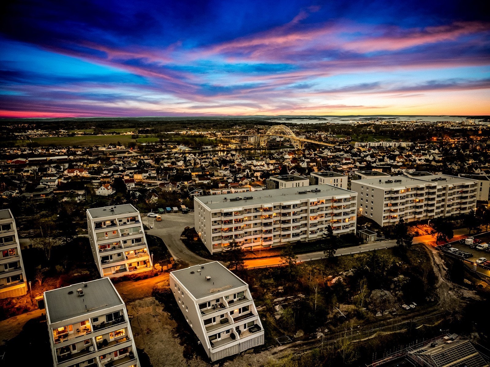 På Kringsjå bor du tilbaketrukket i høyden over byen. Alle sentrums fasiliteter er lett tilgjengelig i hverdagen. Galleribilde