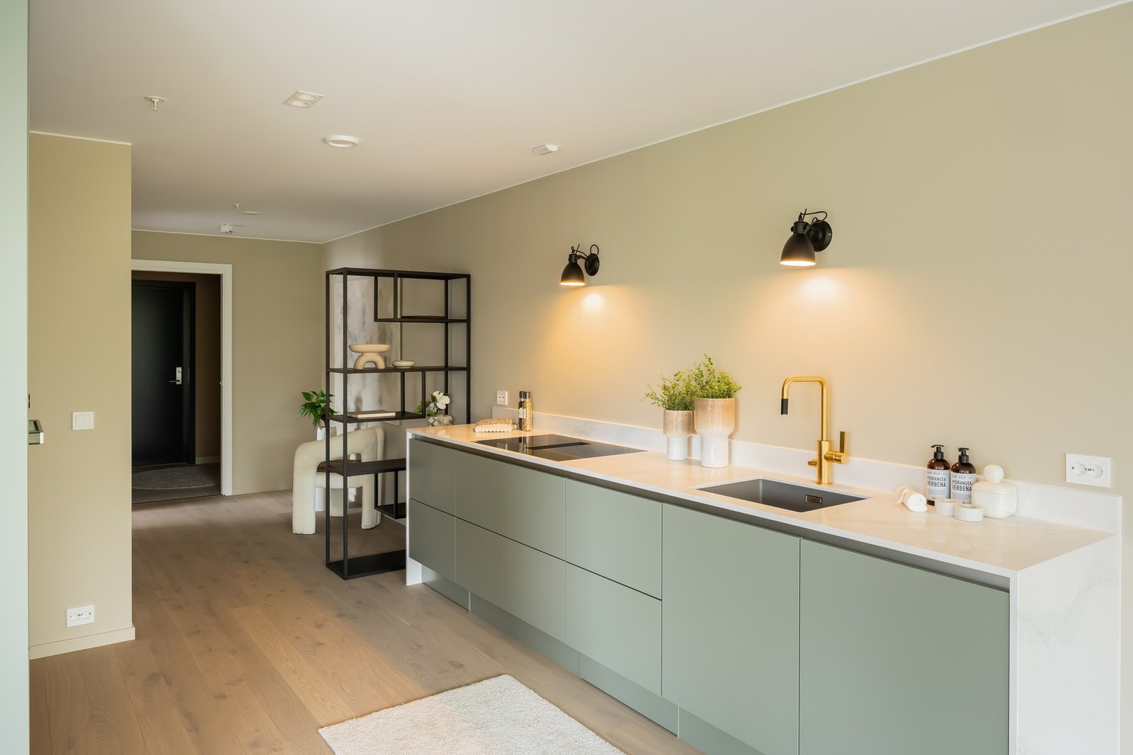 Stilren og lekker kjøkkeninnredning fra HTH. Galleribilde