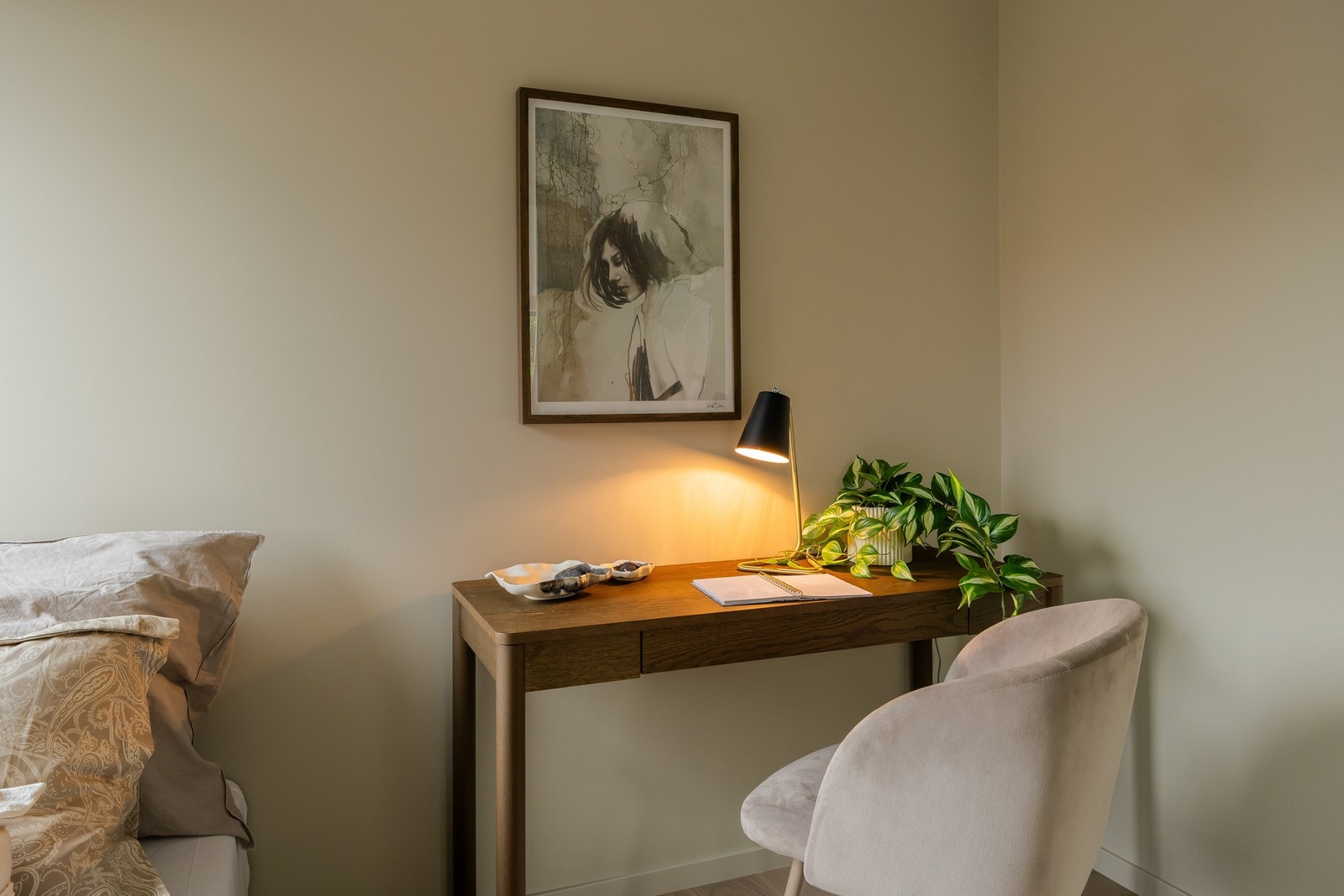 Soverommet på 7m² er bygd etter at gulv er lagt og kan åpnes opp mot stue om kjøper ønsker det. Galleribilde