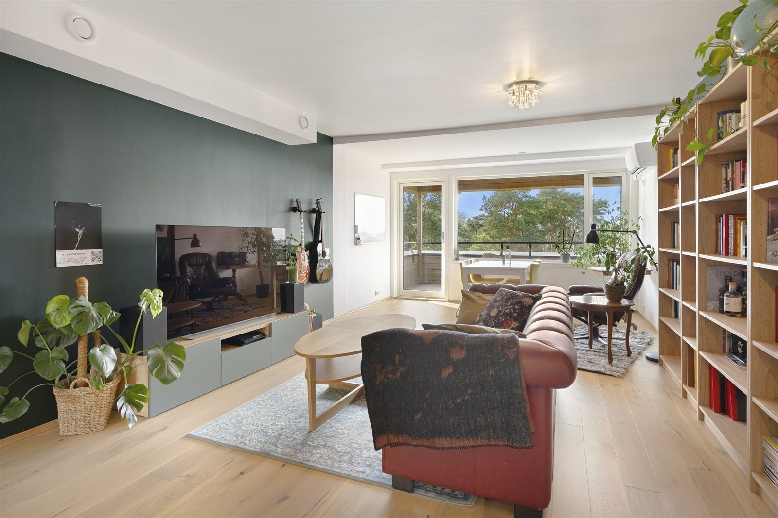 - Leiligheten ble utvidet i forbindelse med fasaderenovering og er nå enda romsligere enn før - Galleribilde