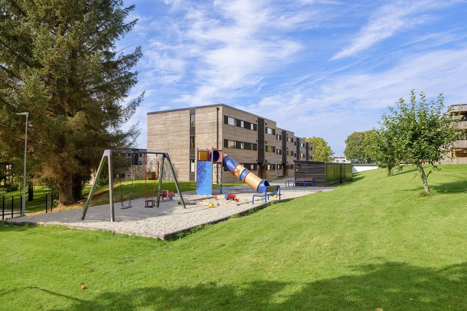 - Flotte fellesarealer med grøntområder og lekeplass - Galleribilde