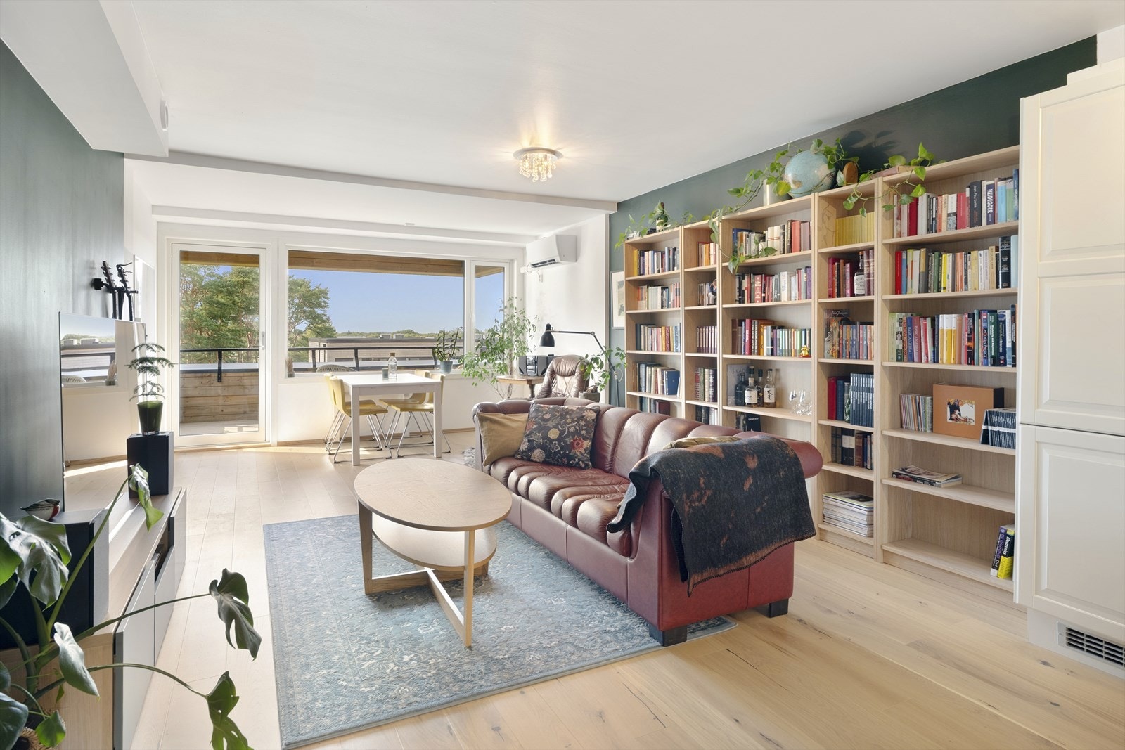 - En flott og innbydende 2-roms med godt lysinnslipp og vestvendt balkong - Galleribilde