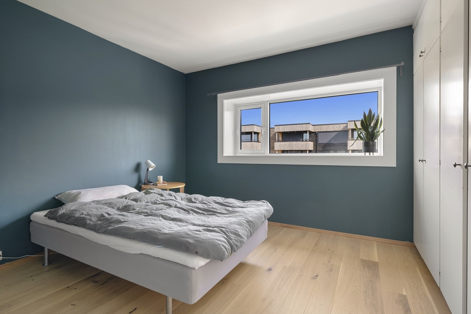 - Romslig soverom med plass til garderobeskap - Galleribilde