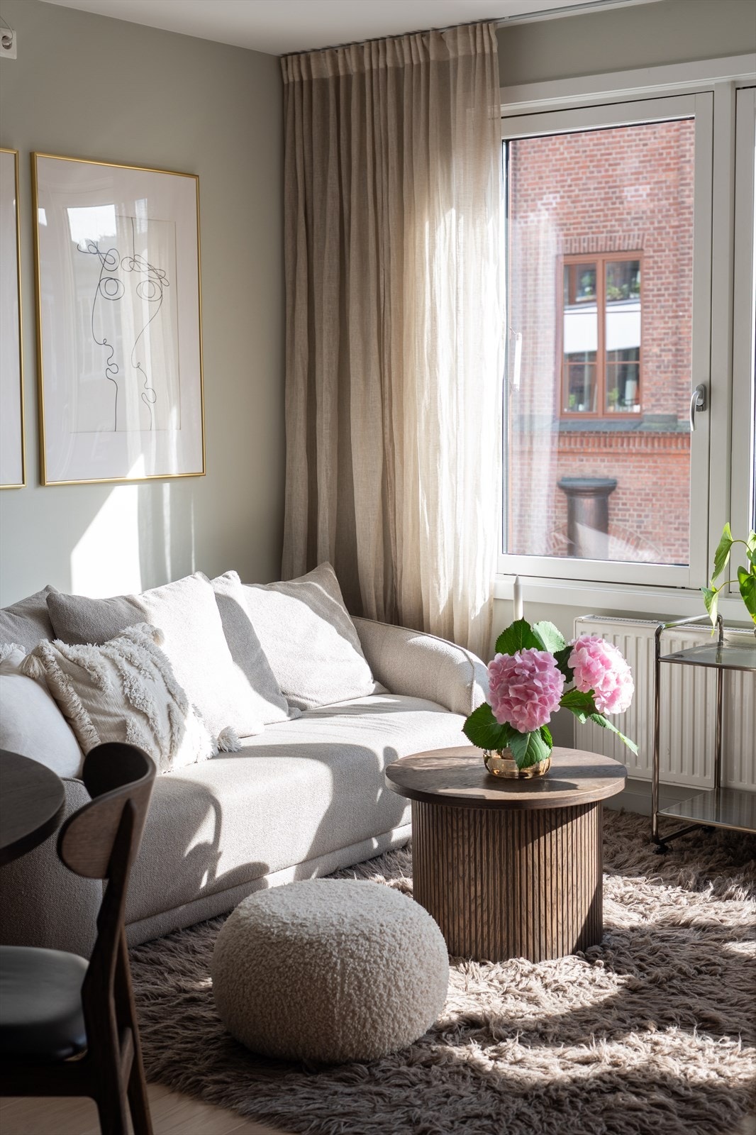 Lave felleskostnader som inkluderer både varmtvann, oppvarming og fibernett. Galleribilde