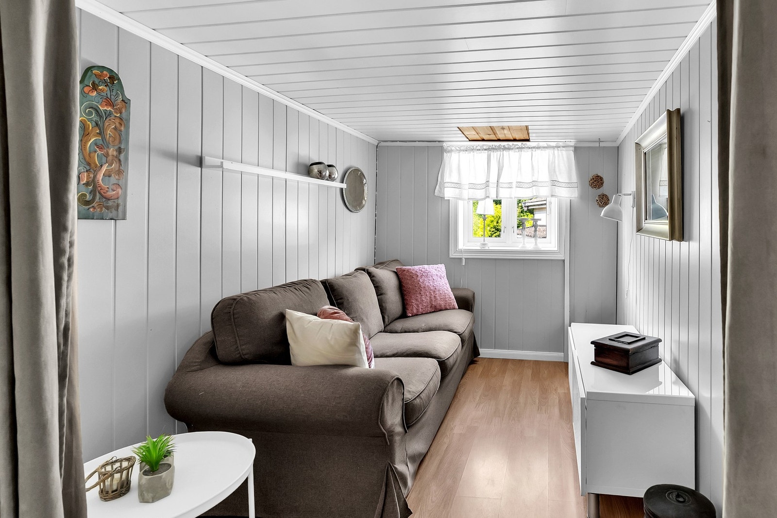 I andre etasje er det en gang mellom soverommene Galleribilde