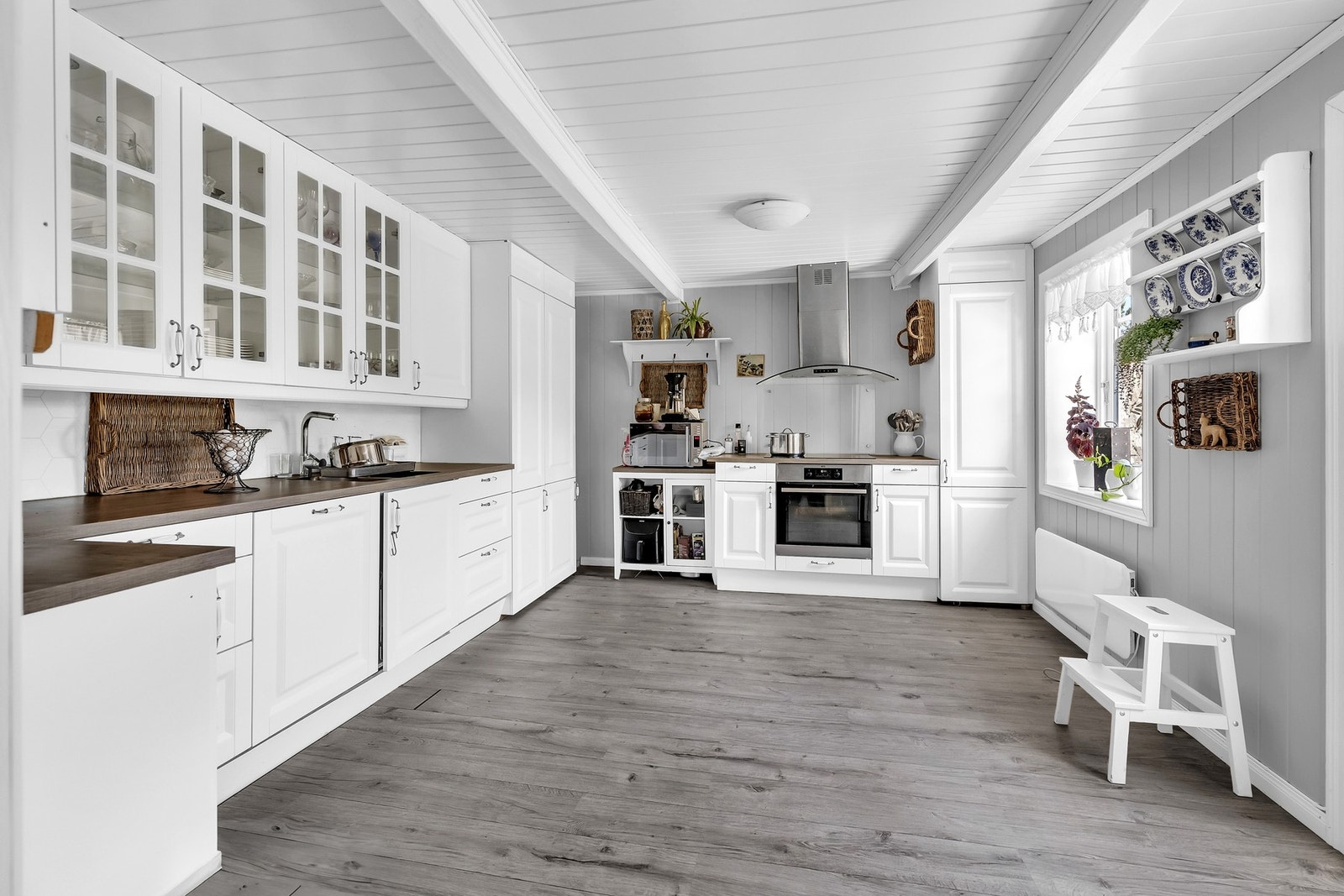 I første etasje finner du kjøkkenet Galleribilde