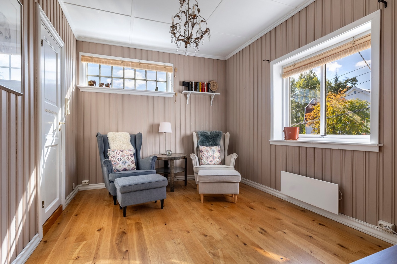 Dette rommet fungerer også utmerket som et fjerde soverom, gjesterom eller kontor. Galleribilde