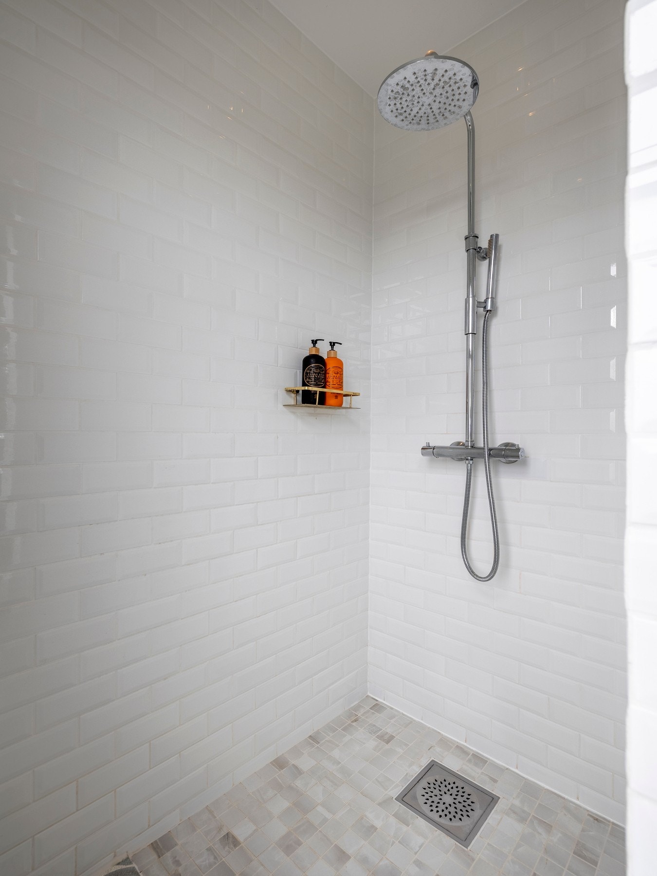 Her finner du også et skjermet dusjhjørne. Galleribilde