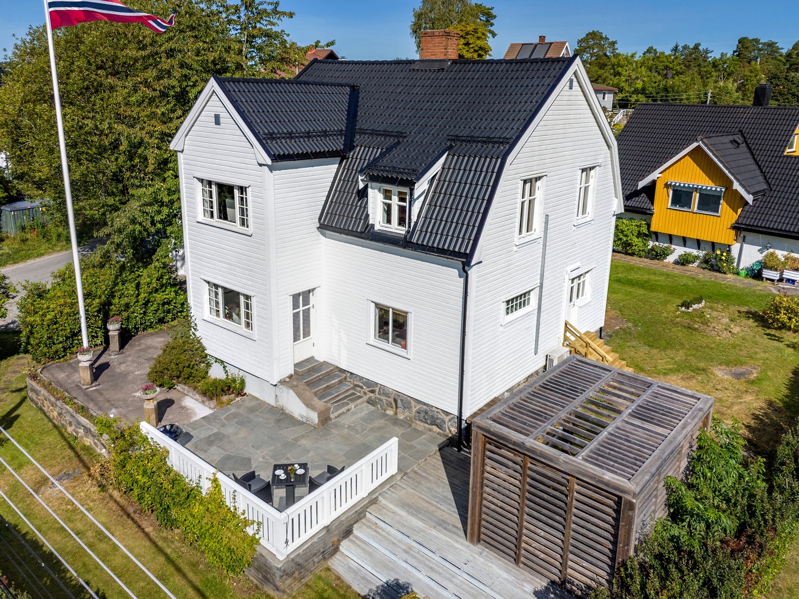 Thomas Sørlie v/Privatmegleren har gleden av å presentere Slåbråtveien 10A! Galleribilde